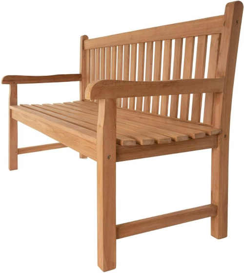dřevěná lavice v klasickém designu